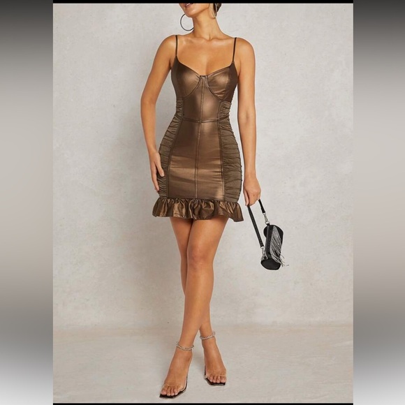 Ruched side Ruffle hem Bodycon Dress - Picture 1 of 4